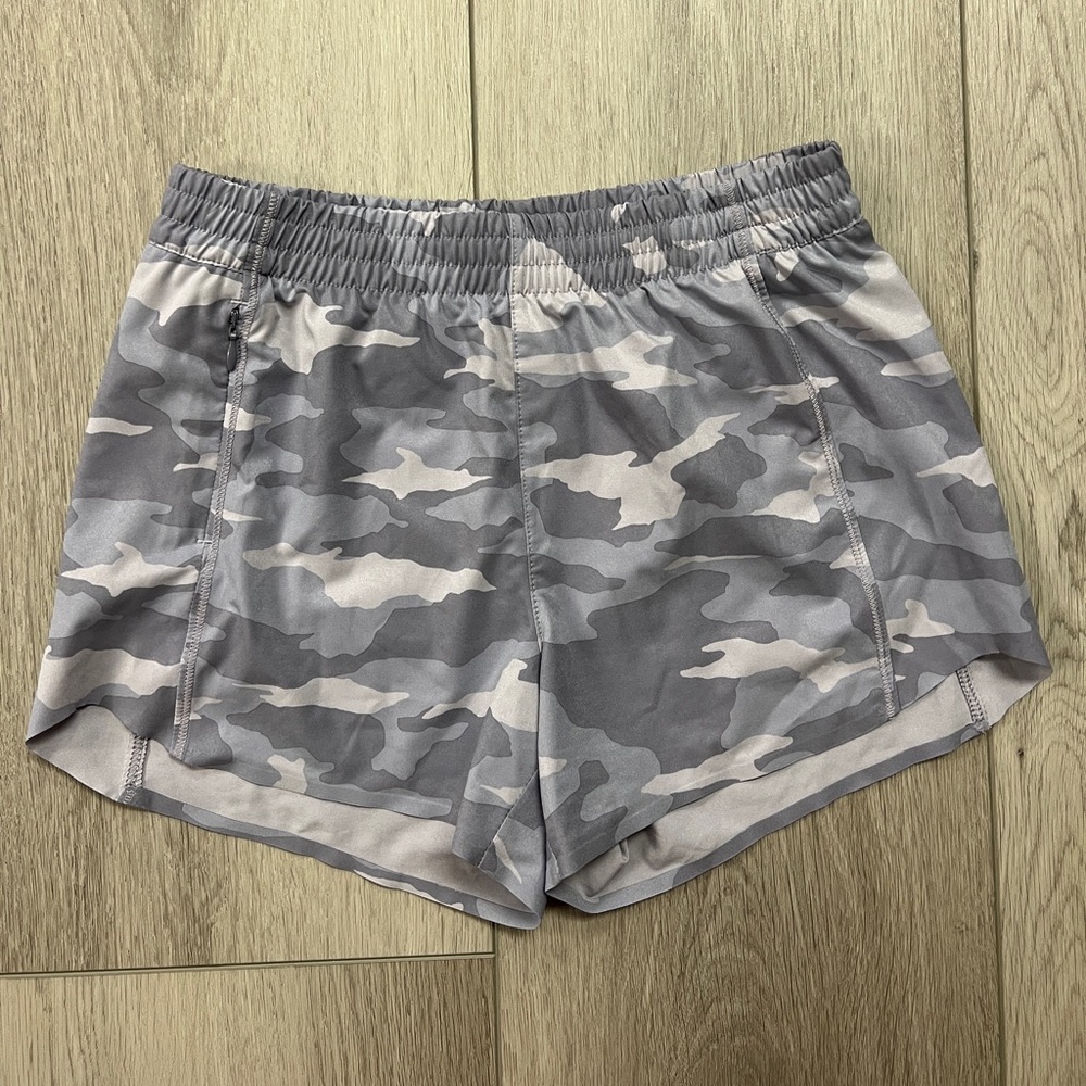 Athleta Girl Heart the Hustle 3” Purple Camo Short Size XL/14